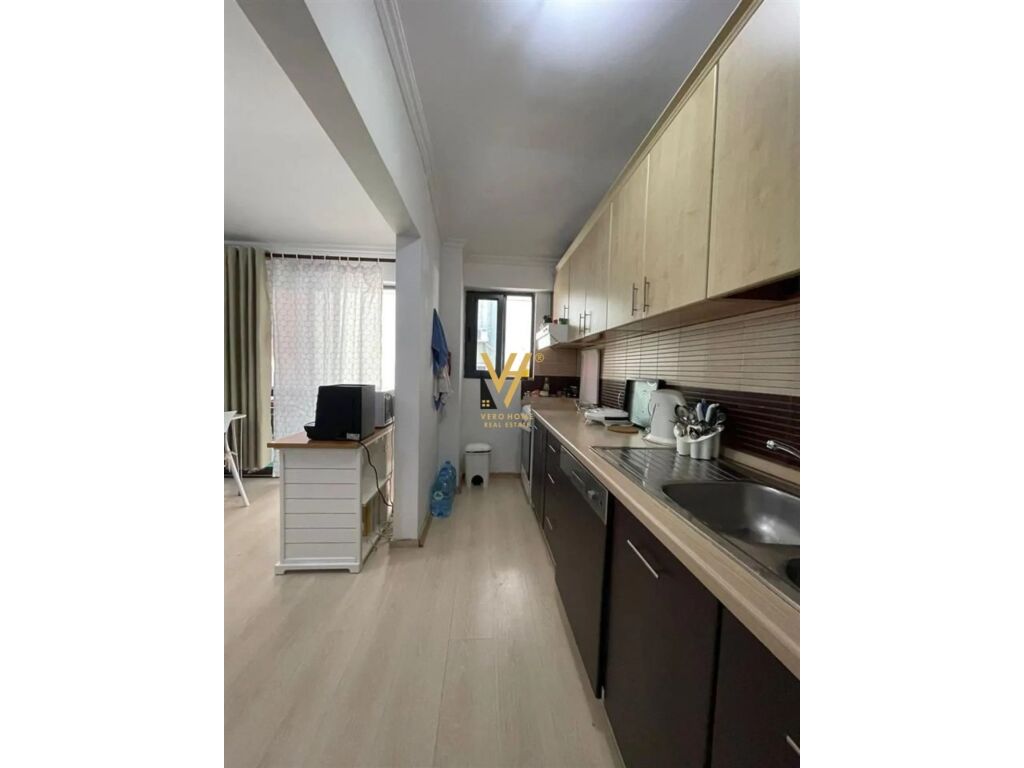 Shitet Apartament 2+1+2+ballkon te Ish Blloku 112 m2 2
