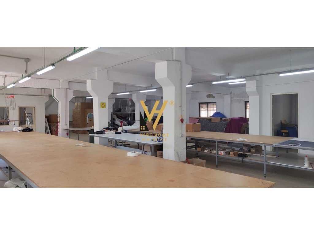 JEPET MAGAZINE 900 M2 ME QIRA NE KOMBINAT 2.850 EURO 2