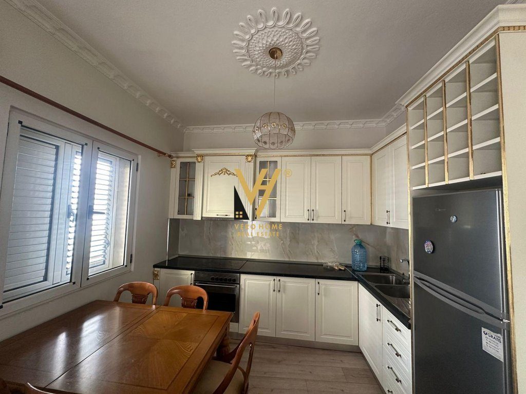 JEPET HYRJE 2+1+BLK ME QERA TE RRUGA HIME KOLLI 700 EURO 4