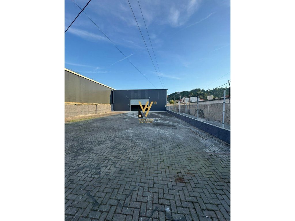 JEPET KAPANON 160 M2 ME QERA NE YRSHEK 1.300 EURO