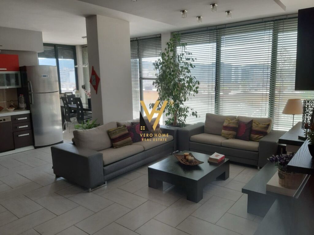 Jepet Apartament 3+1+2+ballkon me qera te 21 Dhjetori 223 m2 2