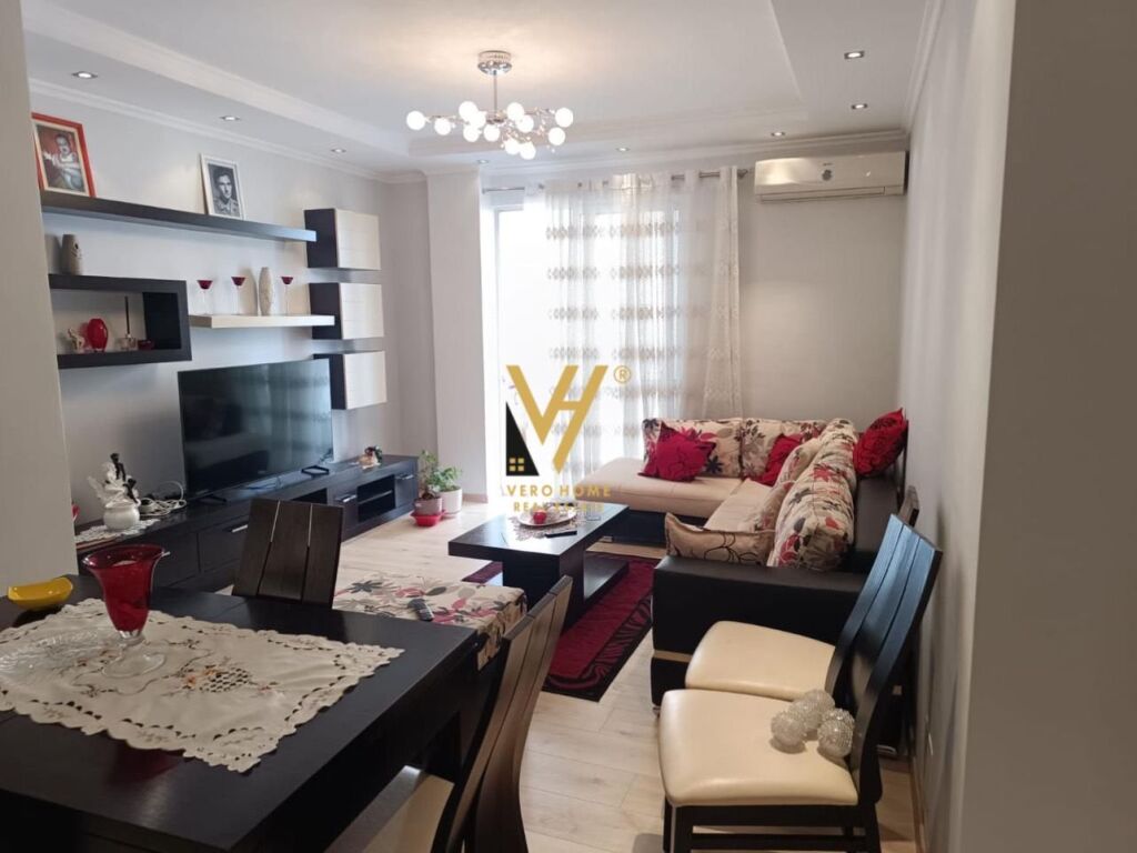 Jepet Apartament 2+1+ballkon me qera te Kodra e Diellit , te Eleonora 110 m2