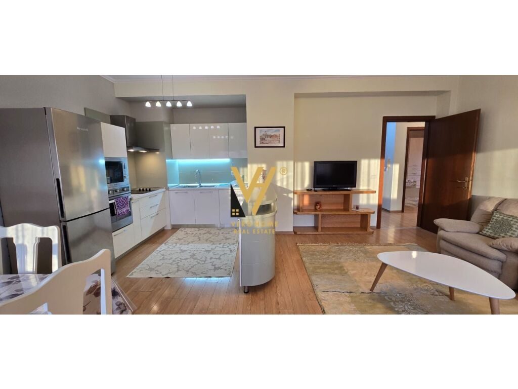 Jepet Apartament 2+1+2+ballkon me qera te Pazari i Ri 100 m2 2