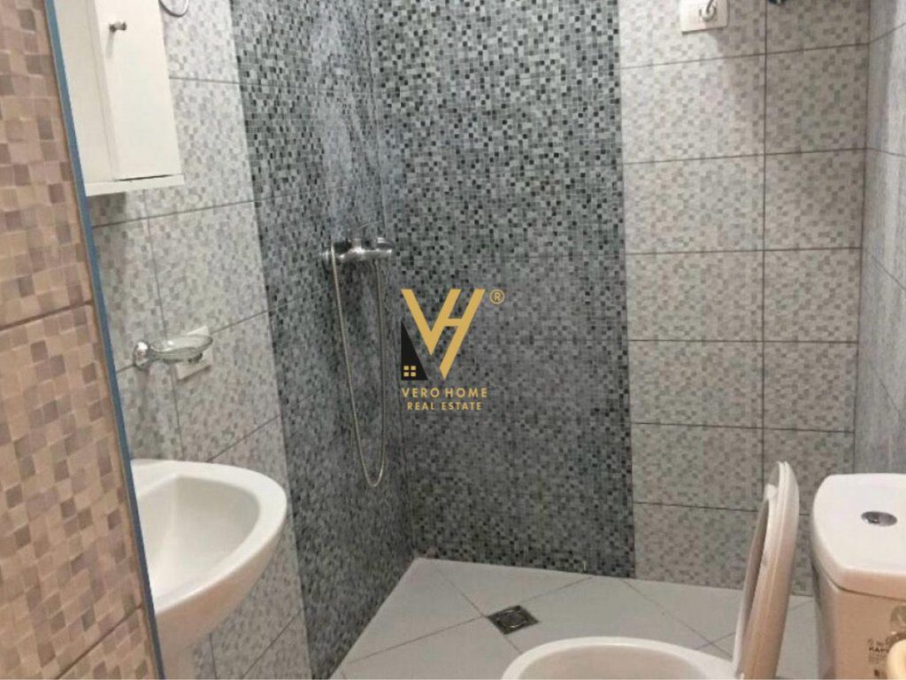 JEPET GARSONIERE 40 M2 ME QERA TE RRUGA FORTUZI 40.000 LEKE 3