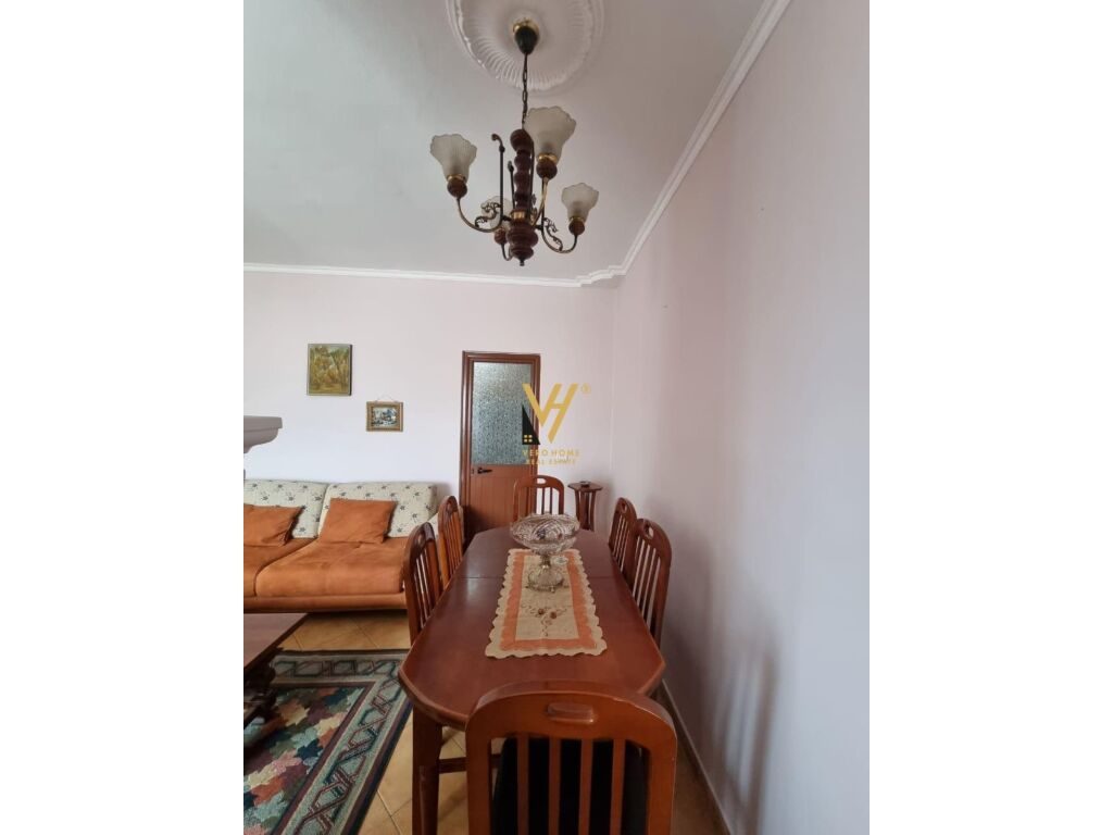 Jepet Apartament 2+1+ballkon me qera ne Qender 100 m2 2