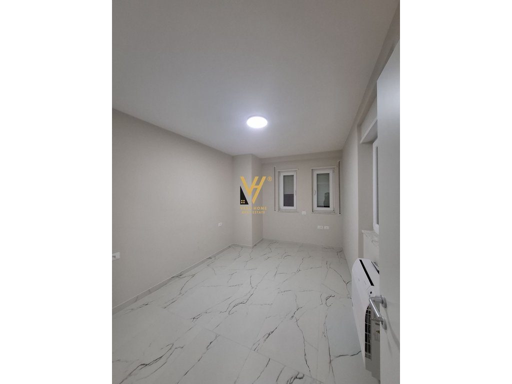 JEPET APARTAMENT 2+1+BLK ME QERA NE QENDER 1.000 EURO 2