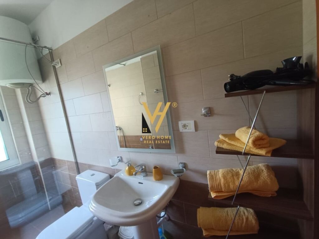 Jepet Apartament 3+1+2 me qera te Blloku 120 m2 3