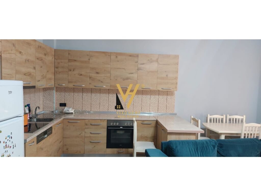 Shitet Apartament 2+1+2 te Liqeni i Thate 140 m2