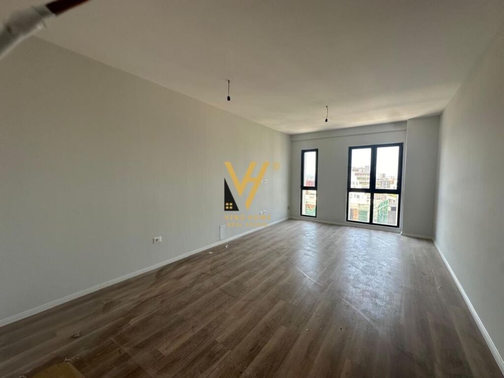 Jepet Zyre me qera te Kompleksi Arlis , Rruga e Dibres 90 m2