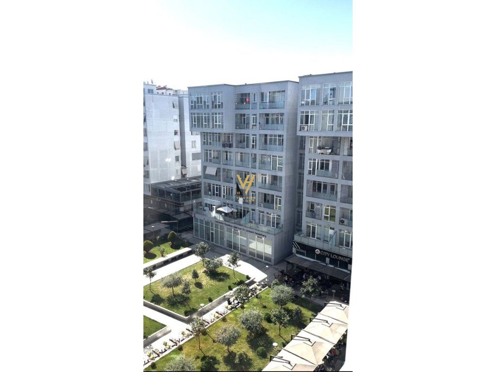JEPET ZYRE 70 M2 ME QERA TE KOMUNA E PARISIT 600 EURO