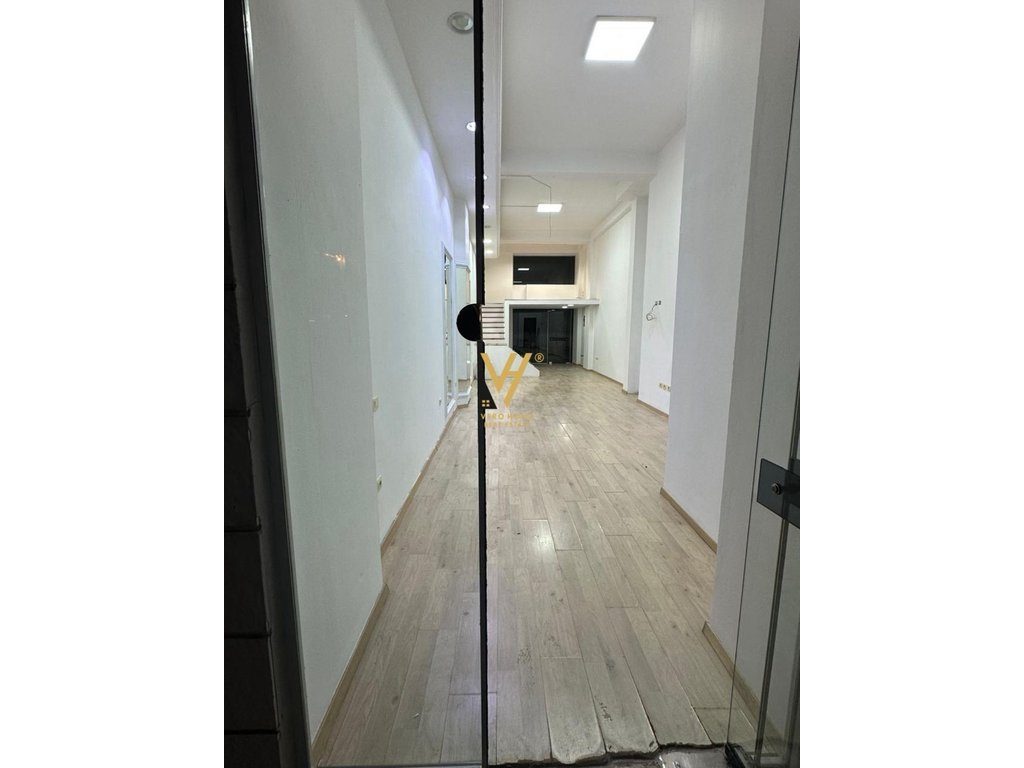 JEPET ZYRE 70 M2 ME QERA TE RRUGA HIM KOLLI 800 EURO 2