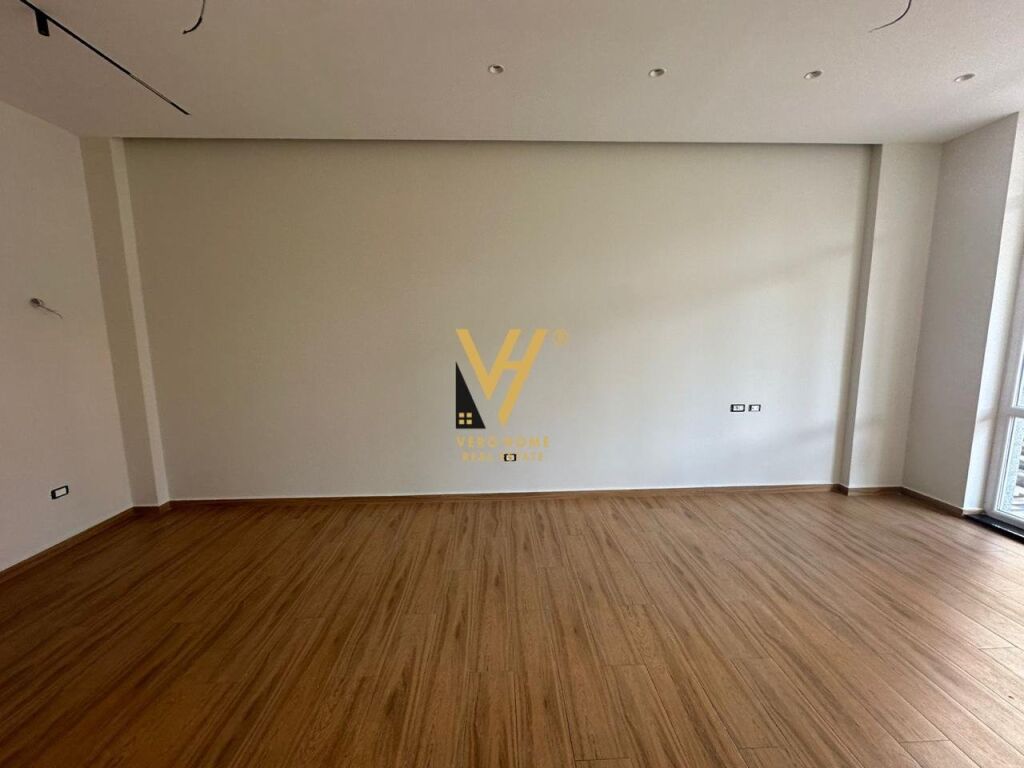 Shitet Apartament 2+1+Verande te Qesaraku , Fresk 116 m2 2