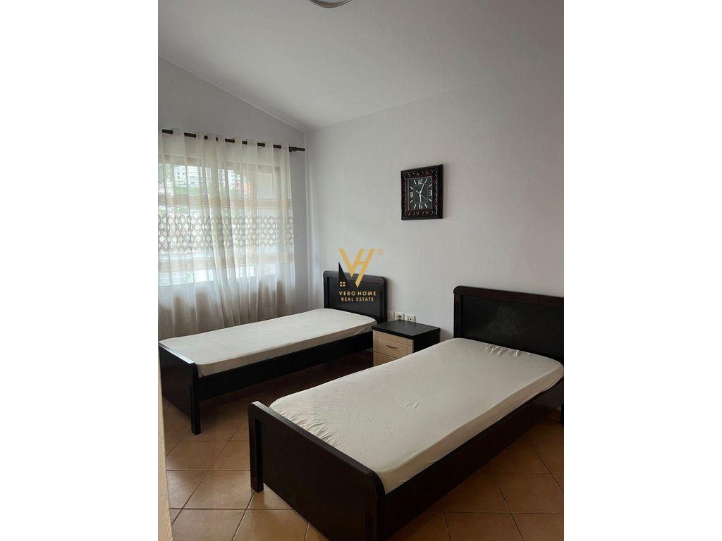 JEPET APARTAMENT 3+1+3BLK ME QERA NE SELITE 55.000 LEKE 3