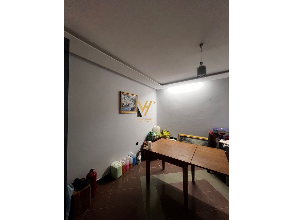 JEPET DYQAN 16 M2 ME QIRA TEK QYTETI STUDENTI 35.000 LEKE