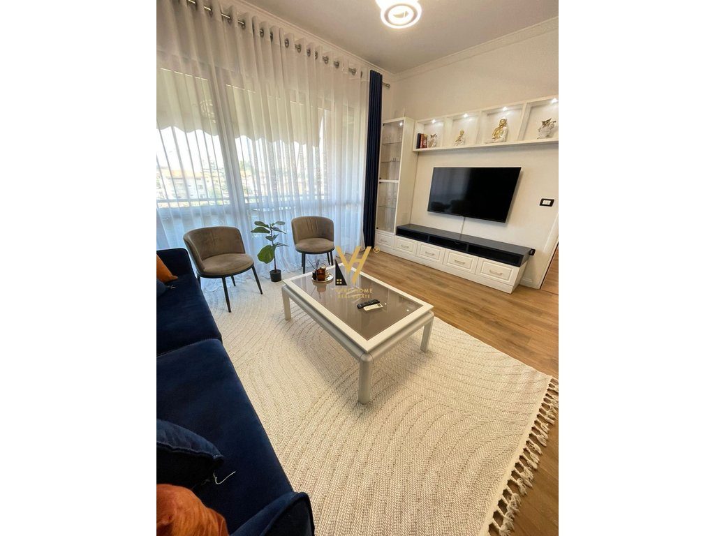 SHITET APARTAMENT 1+1 TE RRUGA E DIBRES 170.000 EURO 2