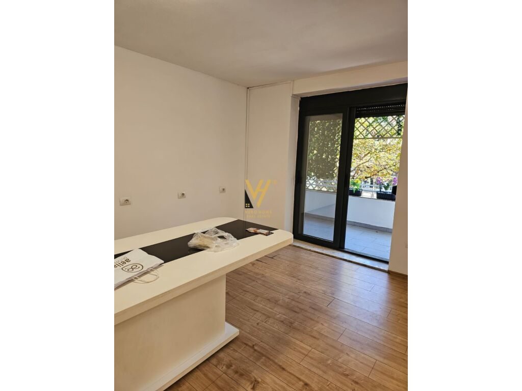 Jepet ambjent biznesi me qera te 21 Dhjetori 85 m2 4