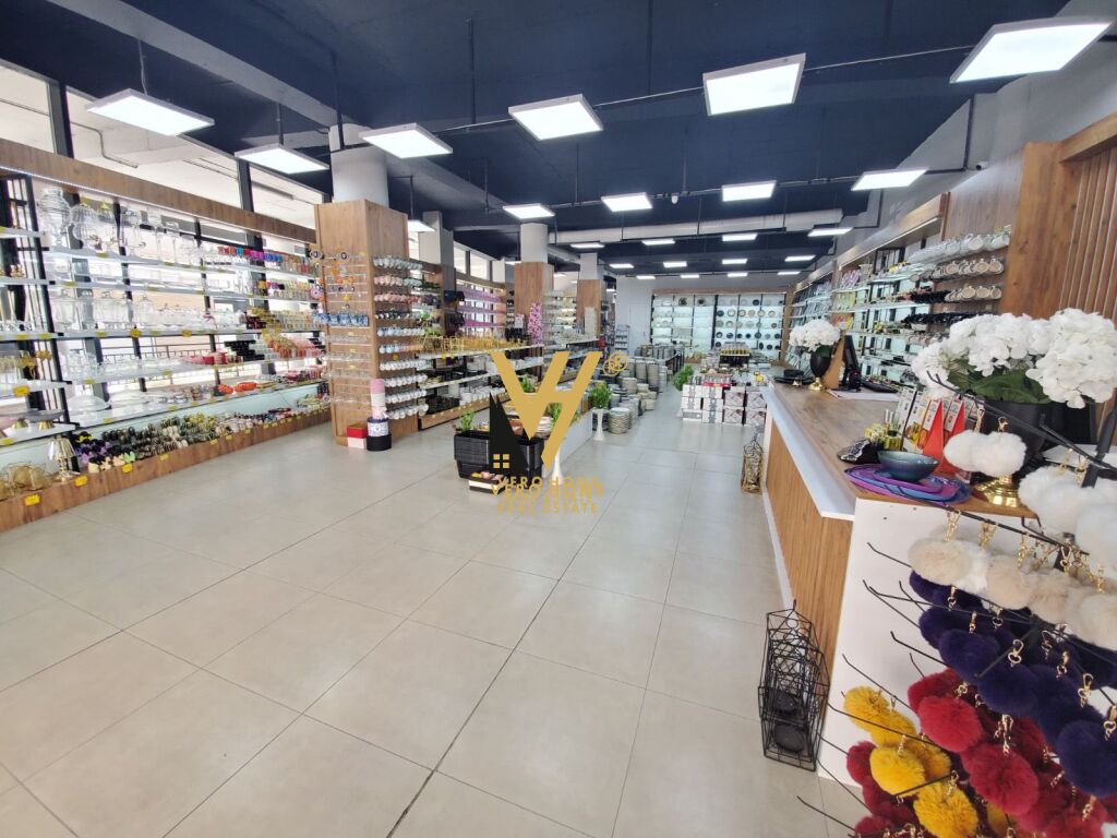 SHITET AMBIENT KOMERCIAL 413 M2 TE KOMUNA E PARISIT 1.600.000 EURO 3