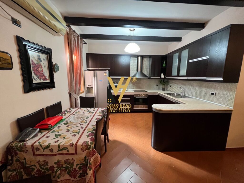 JEPET ME QERA VILE DY KATESHE PRANE MYSLYM SHYRIT 1.300 EURO 2