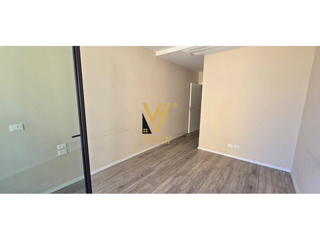JEPET ZYRE 102 M2 ME QERA TE LAKE VIEW 1.500 EURO 4