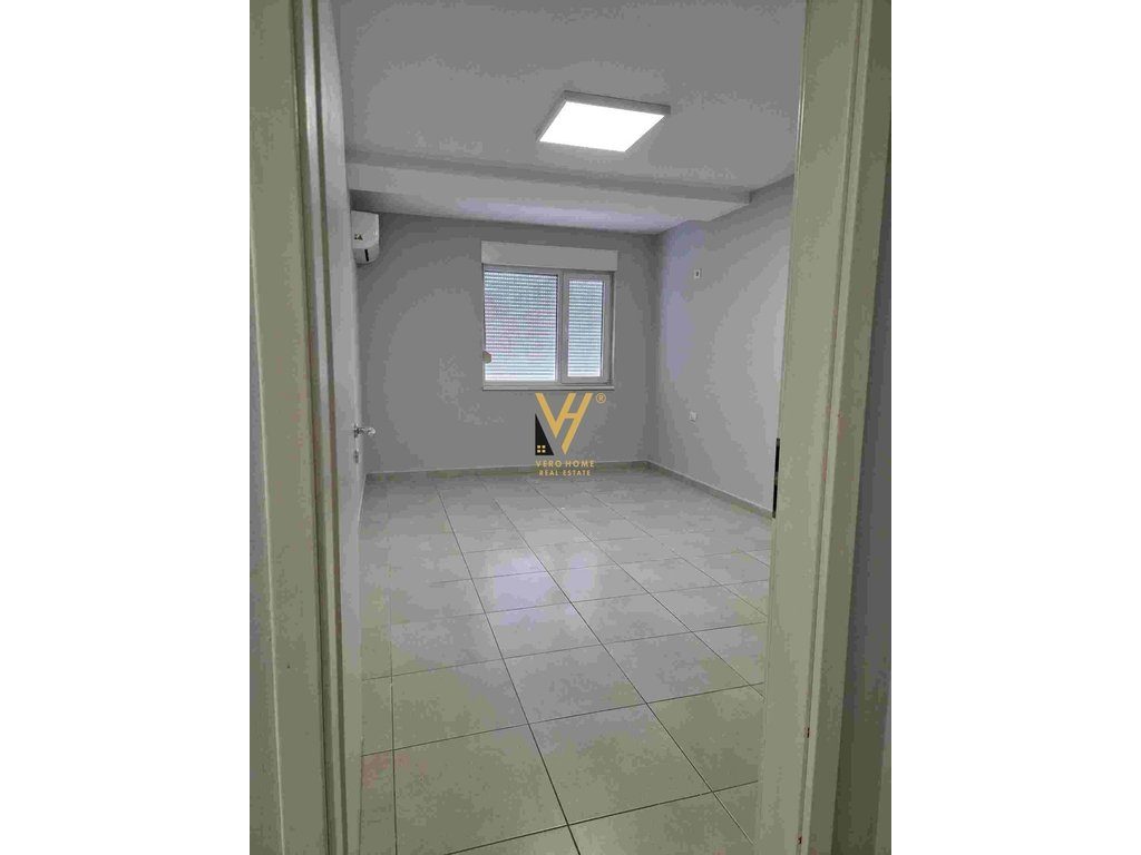 JEPET ZYRE 50 M2 ME QERA TE MANGALEMI, 21 DHJETORI 40.000 LEKE 4
