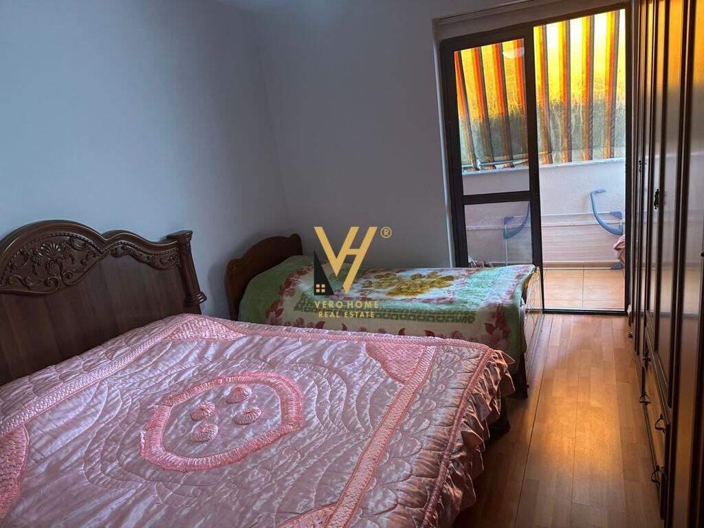 Shitet Apartament 2+1 te Ish restorant Durresi 81 m2 3