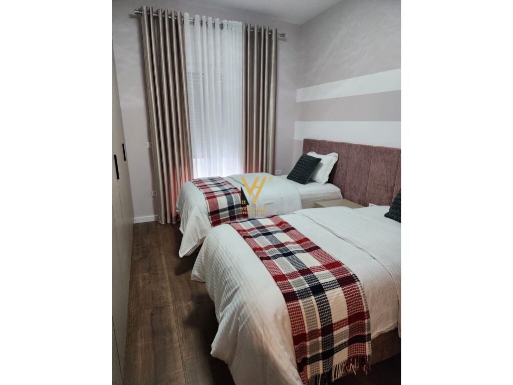Jepet Apartament 3+1+2+dy poste parkimi Liqeni Artifical 120 m2 4
