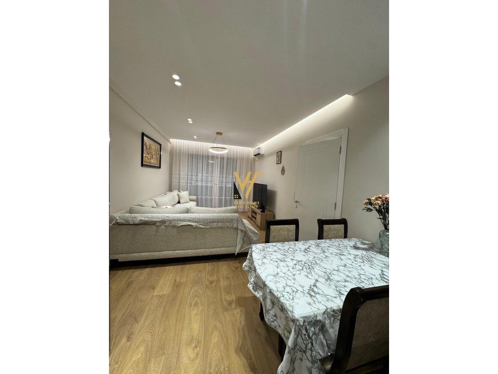 JEPET APARTAMENT 2+1+BLK ME QIRA TE KOMUNA E PARISIT 1.200 EURO