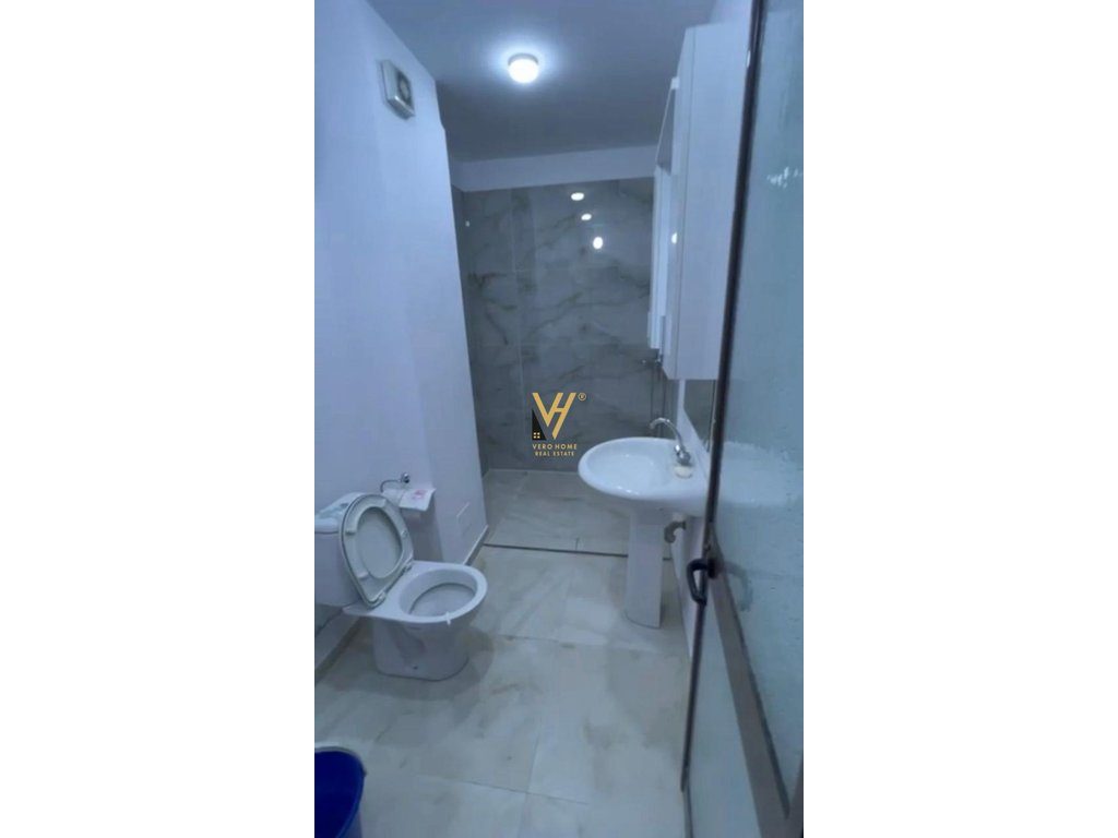 JEPET ZYRE 124 M2 ME QIRA TE SQUARE 21, RR. KAVAJES 80.000 LEKE 3