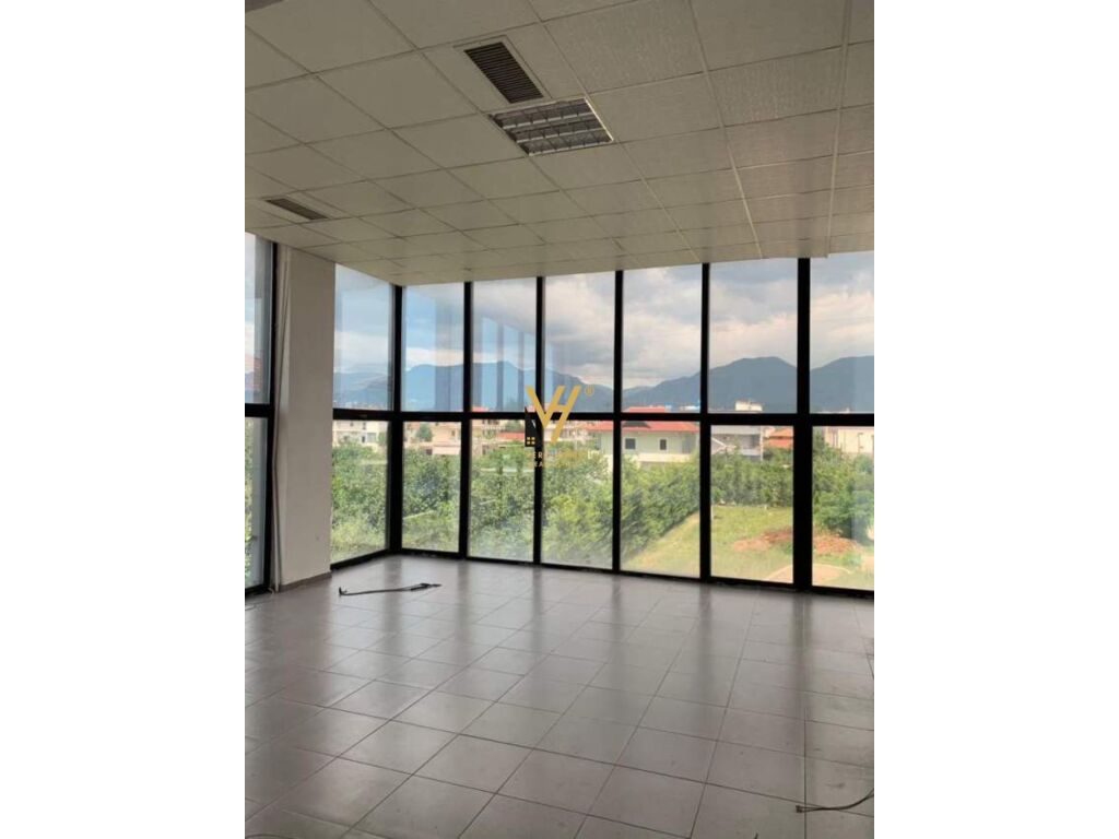 Jepet ambjent biznesi me qera ne Kamez 600 m2 2