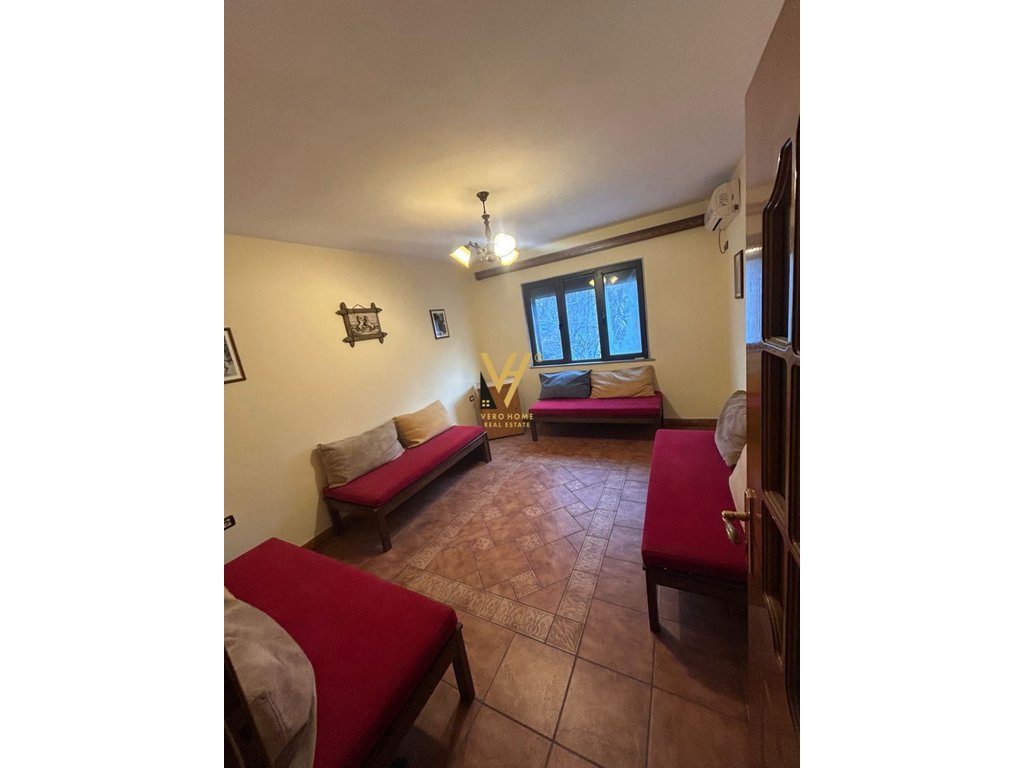 JEPET APARTAMENT 2+1 ME QERA NE MYSLYM SHYR 70.000 LEKE 3