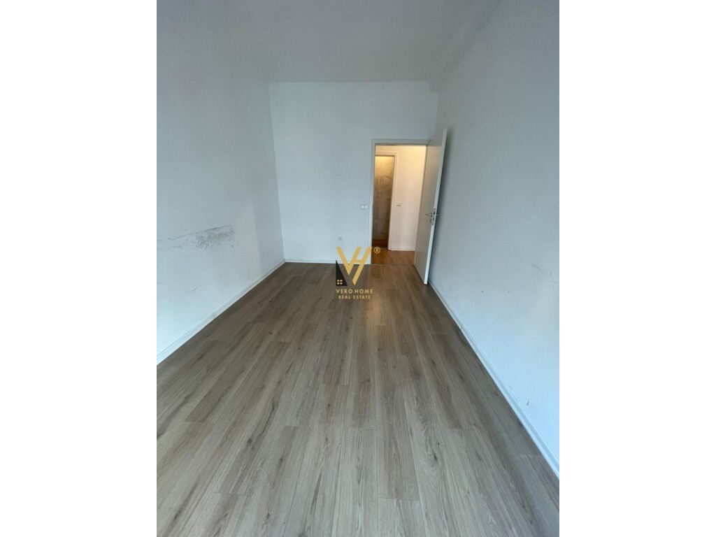 Jepet zyre me qera te Kompleksi Kontakt , 21 Dhjetori 115 m2 4