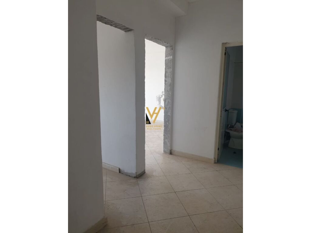 Shitet Apartament 1+1+ballkon ne Qender te Kavajes 76 m2 2