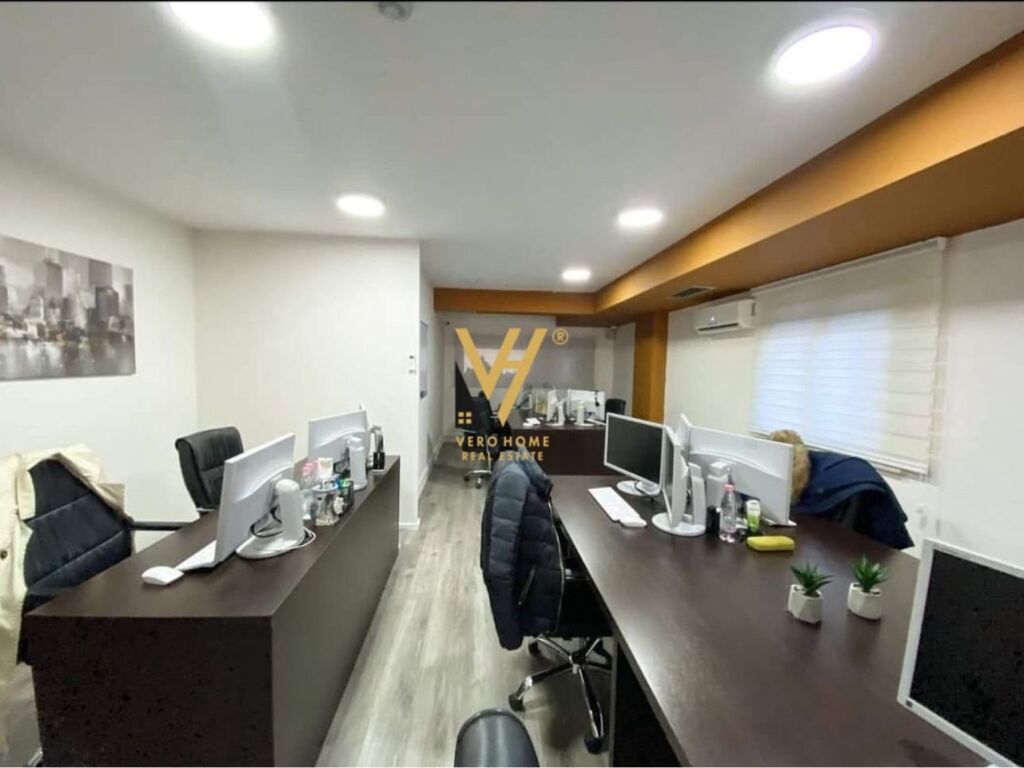 Jepet zyre me qera te Blloku 200 m2 3
