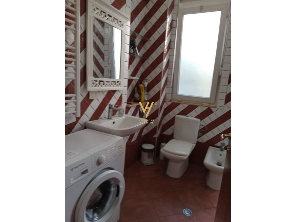 Jepet hyrje e nje vile 2+1+blk me qera te Myslym Shyri 120 m2 2