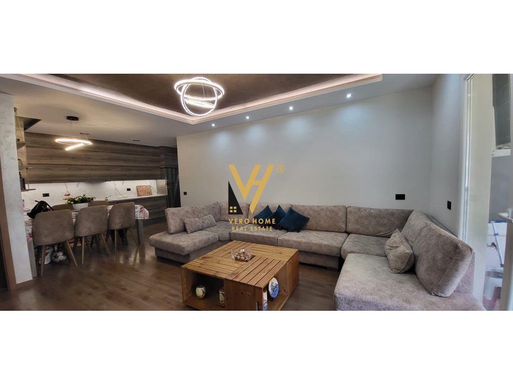 JEPET APARTAMENT 2+1+BLK ME QIRA TE KOMUNA E PARISIT 90.000 LEKE 2