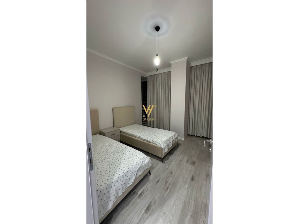 Jepet Apartament 2+1+2+ballkon me qera te Shkolla Partizani 100 m2 2