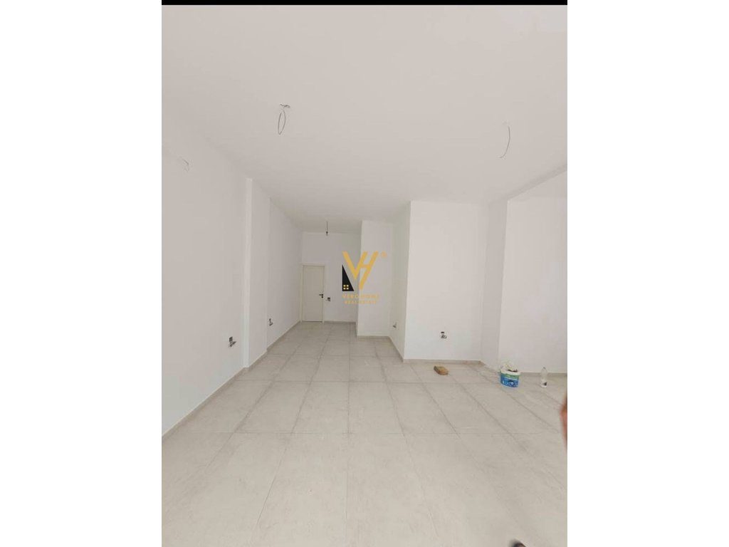 SHITET AMBIENT BIZNESI 60 M2 NE DON BOSKO 130.000 EURO 3