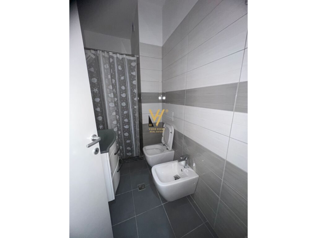 Jepet Apartament 3+1+2+post parkimi me qera te Liqeni i Thate 120 m2 4