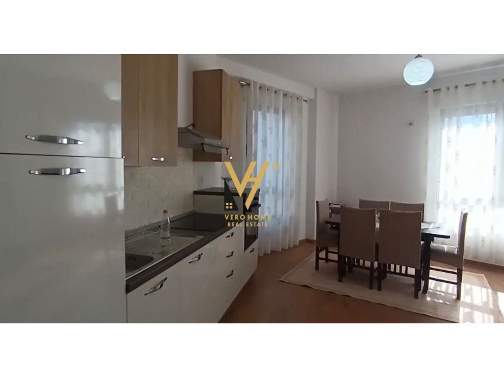 JEPET APARTAMENT 1+1 ME QERA TE FERIT XHAJKO 700 EURO 2