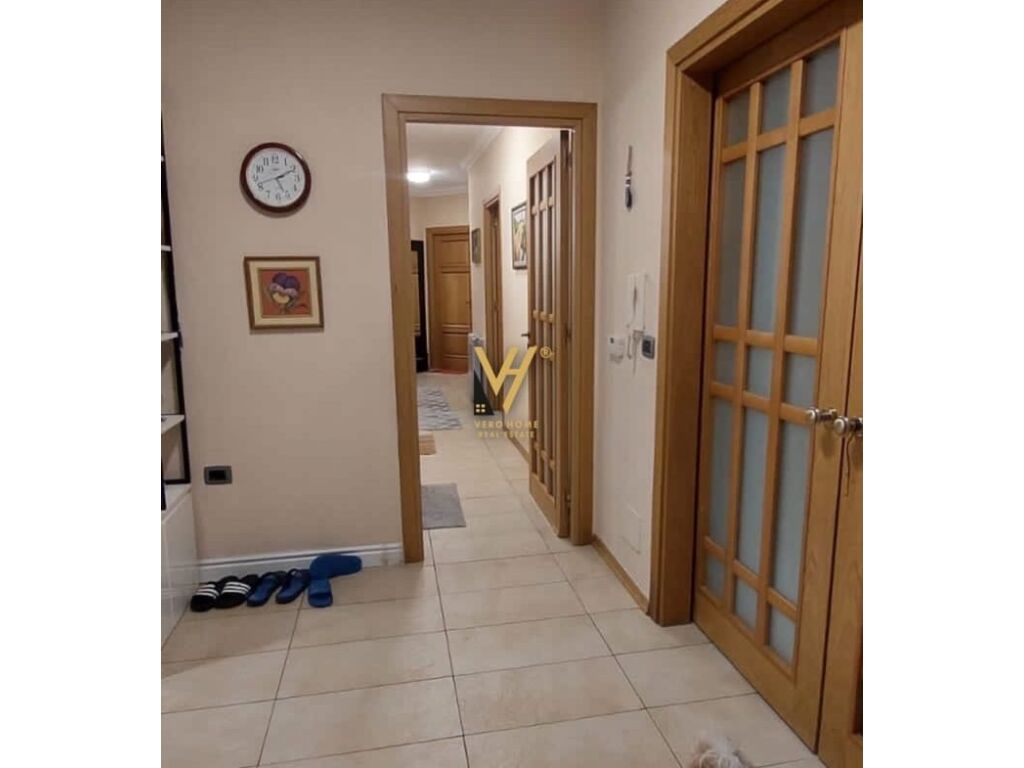 Shitet Apartament 3+1+2+ballkon pran Qendres Kristal 152 m2 4