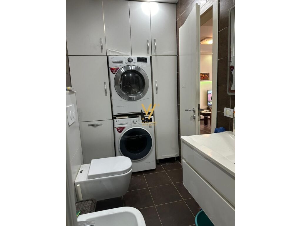 Jepet Apartament 3+1+ballkon me qera te Kompleksi Kontakt , 21 Dhjetori 90 m2 3