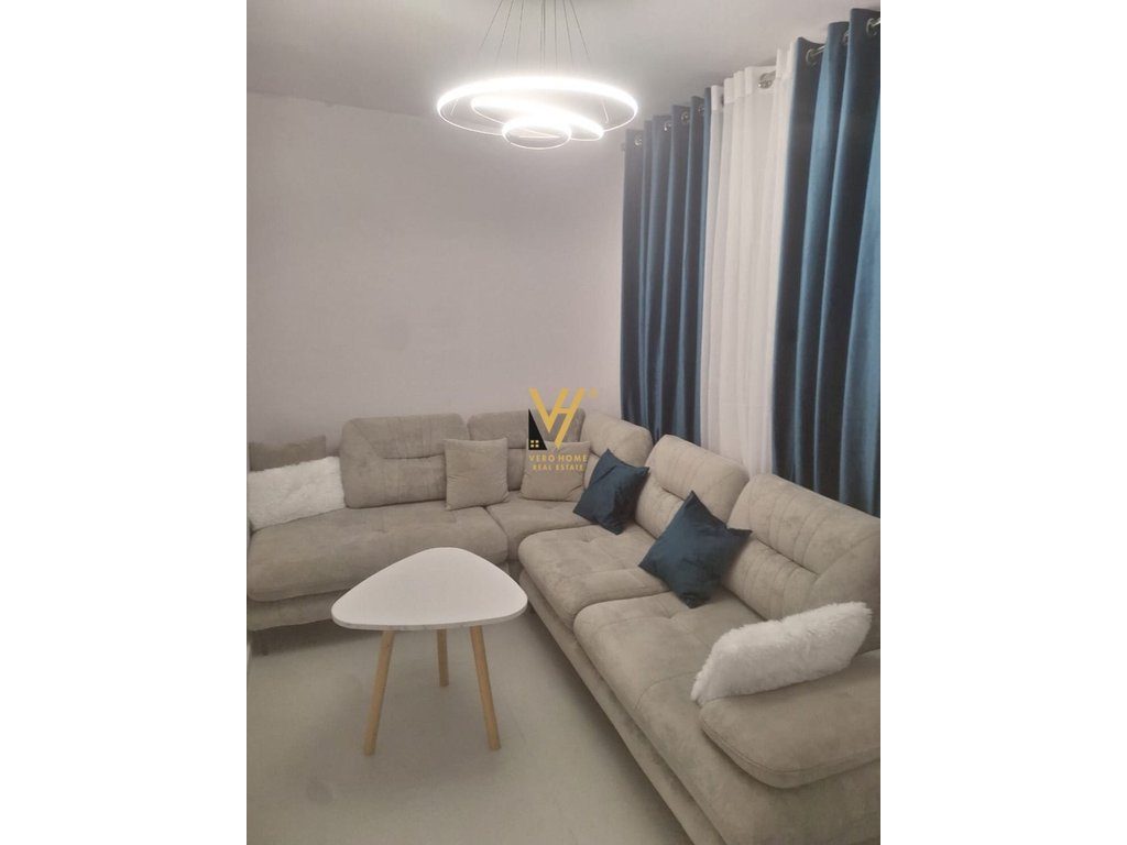 JEPET APARTAMENT 2+1 ME QERA ISH PARKU 600 EURO
