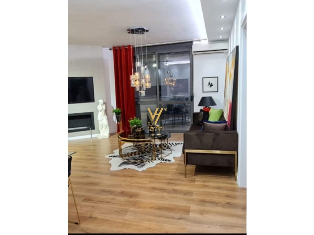 Jepet Apartament 2+1+2 me qera te Blloku 100 m2