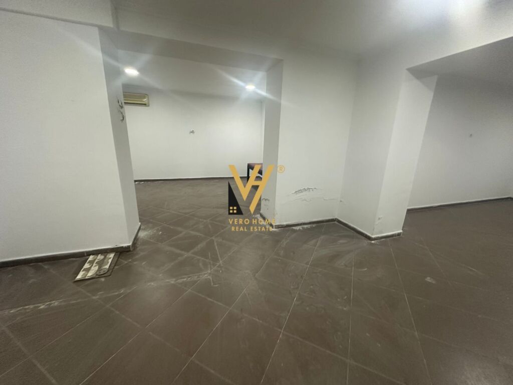 Jepet Dyqan me qera te Stadiumi Dinamo 143 m2 3