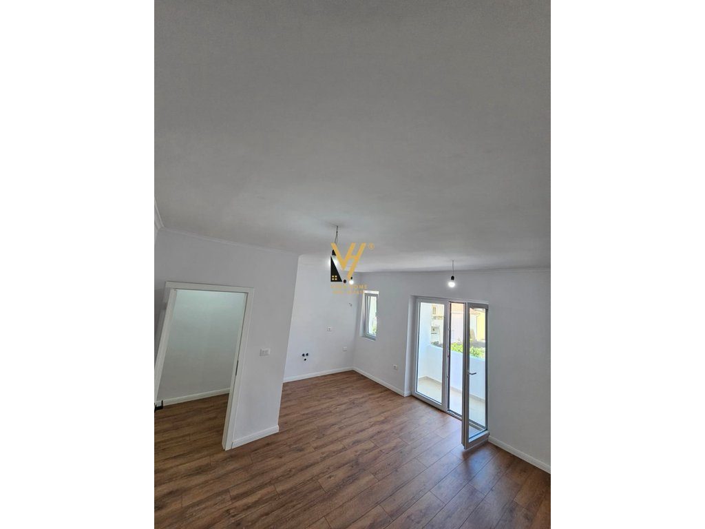 SHITET APARTAMENT 1+1+BLK TE SHKOLLA E KUQE 16.000.000 LEKE