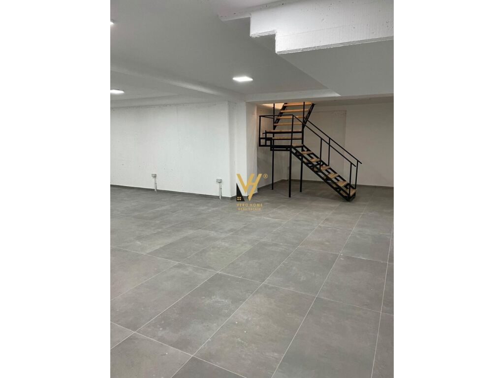 Jepet dyqan me qera te Rruga Jeronim De Rada 250 m2