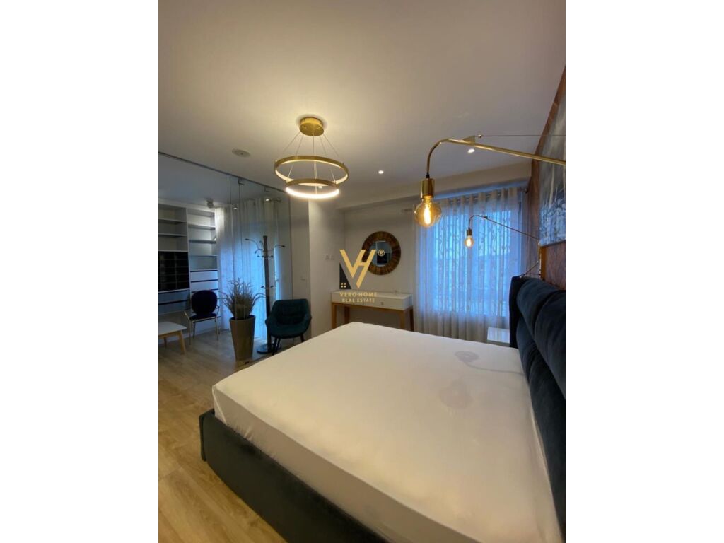 Jepet Apartament 1 +1 me qera te Blloku 75 m2 2