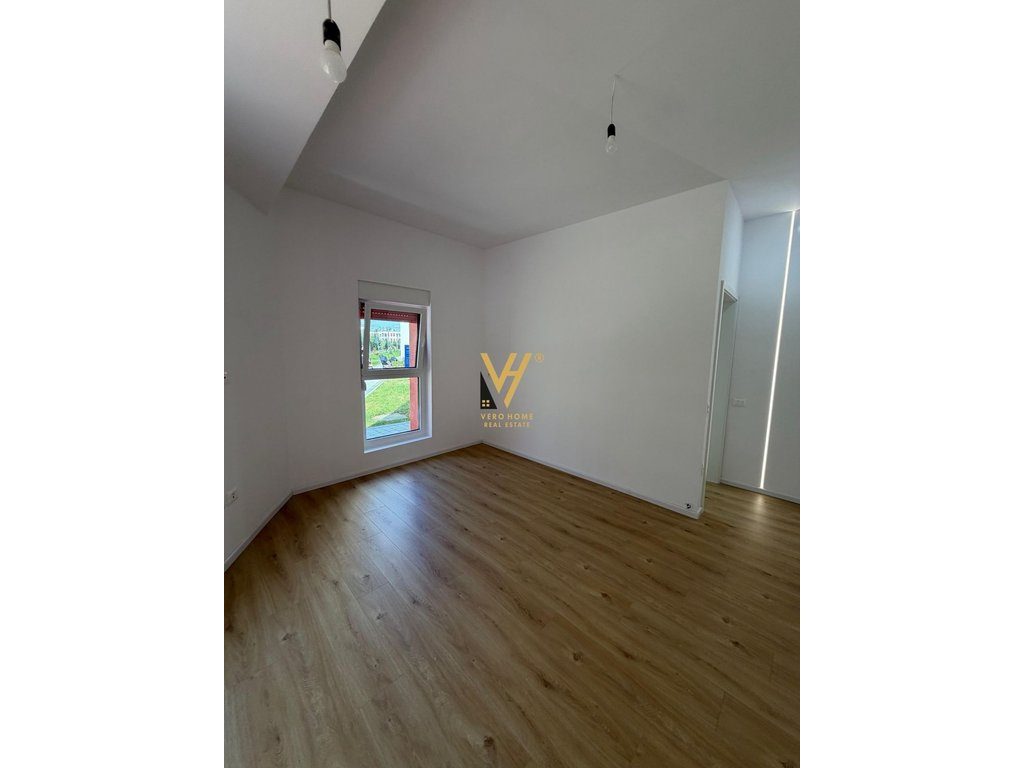 JEPET ZYRE 60 M2 ME QERA TE KADIU, ALI DEMI 500 EURO 4