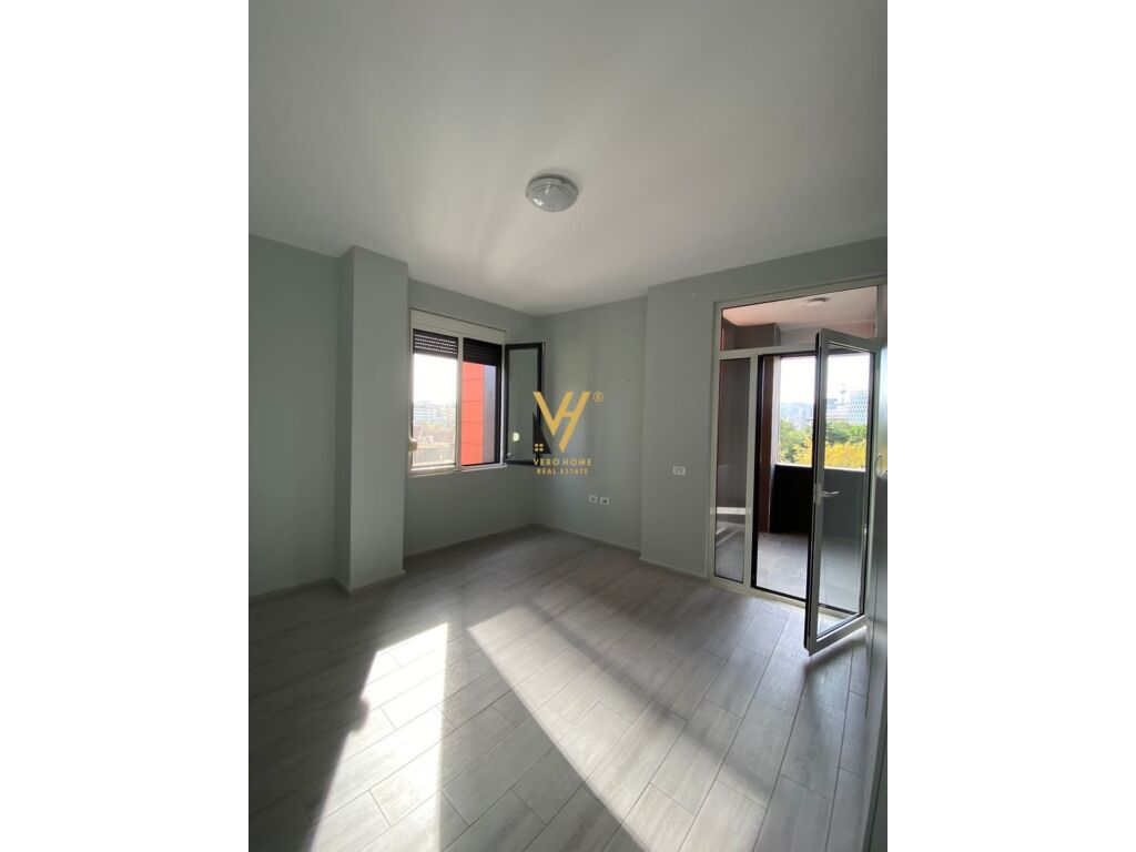 Jepet zyre me qera prane Toptanit ne Qender 110 m2