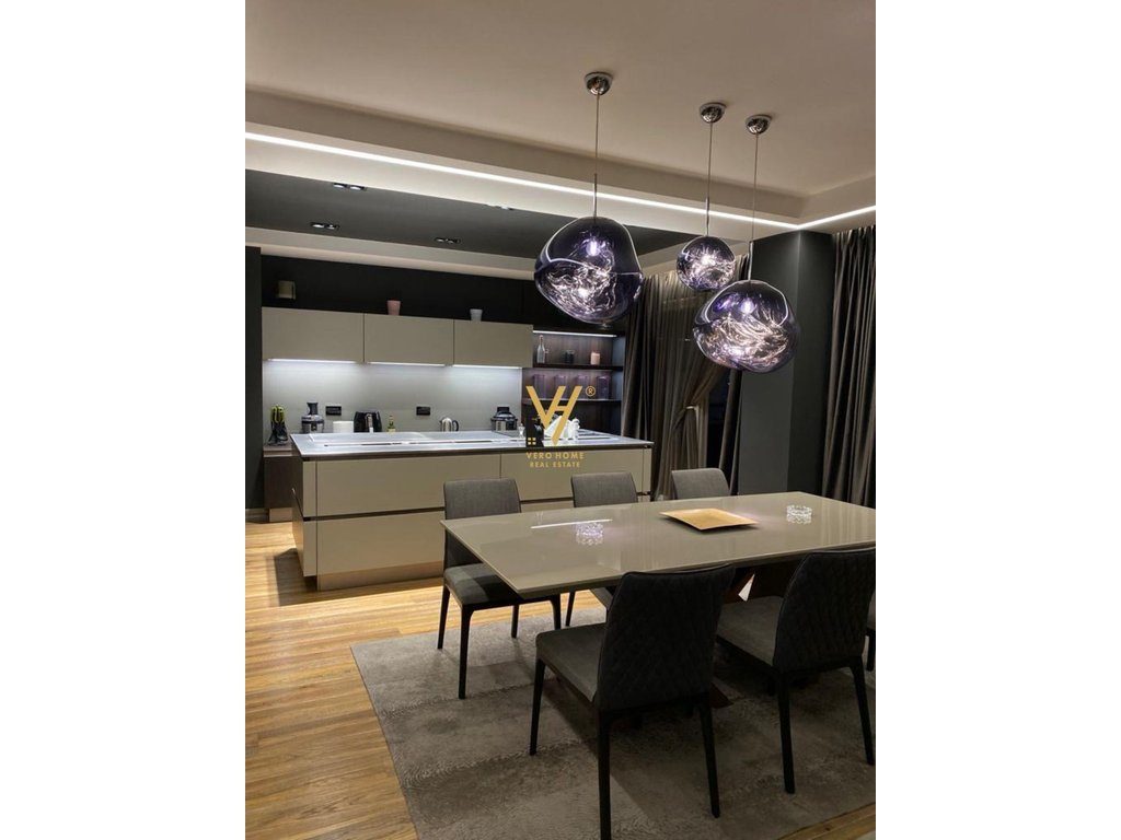 JEPET APARTAMENT LUKSOZ 3+1+2+BLK ME QIRA TE KOMUNA E PARISIT 2.500 EURO 2